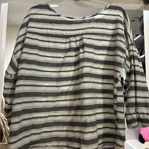 Sweet linen feel loose blouse. Gray white stripes. Gathered wrists.